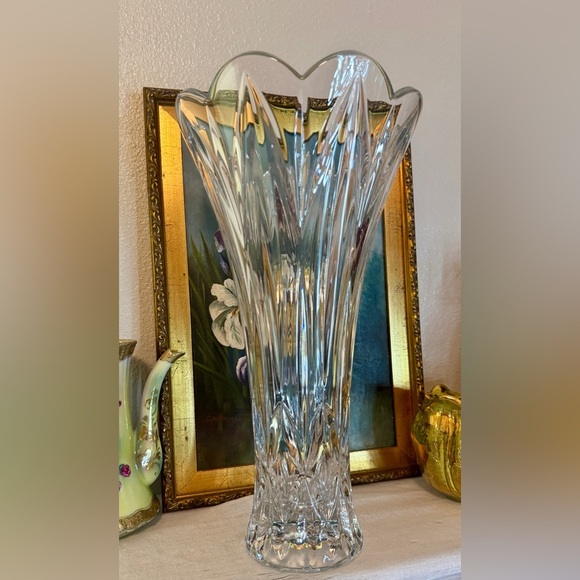 Lenox Fascination Lead Crystal 14" Scalloped Vase - Picture 4 of 11